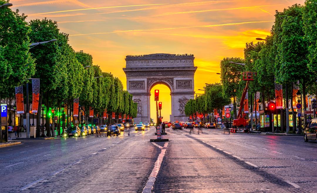 О, Шанз-Элизе́! ♪♪ Aux Champs-Élysées!